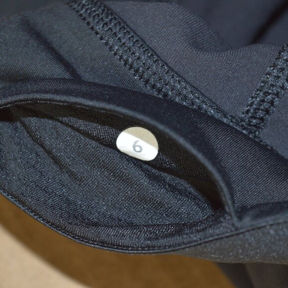 Lululemon REFLECTIVE What The Sport Short Night Gold Diamond Tight Side Pockets - Picture 4 of 4